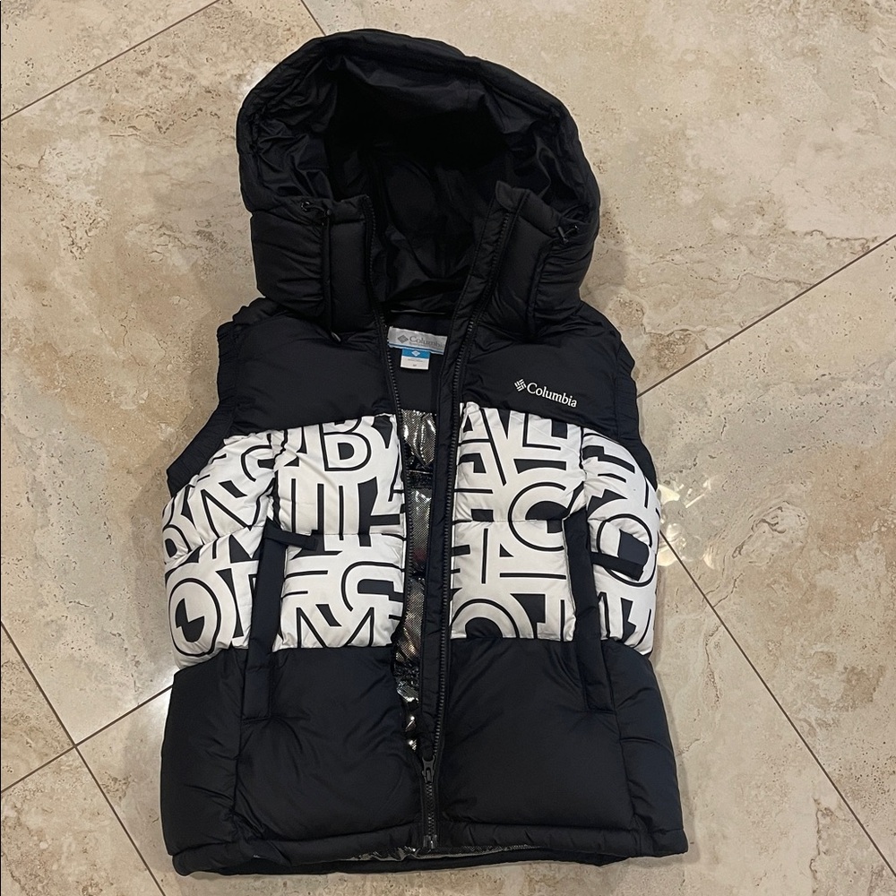 Columbia Black and White Graphic Puffer Vest